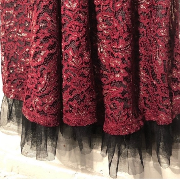 ModCloth - Red And Gold lace dress - Size Medium - Picture 7 of 8